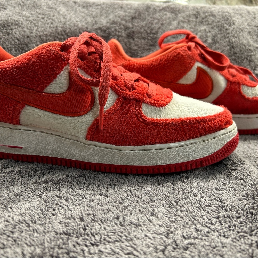 Nike Air Force One Y7 (W8.5) “Valentine’sDay 24” Red and White Fuzzy Sneakers